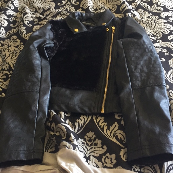 Crop faux leather and fur jacket with gold-large - Picture 2 of 3